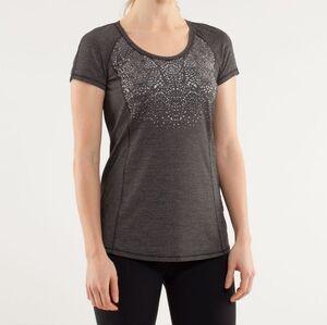 Lululemon - Womens Gray Run Wild Tech Shirt Reflective Running - Size 10